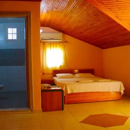 Carmina Hotel