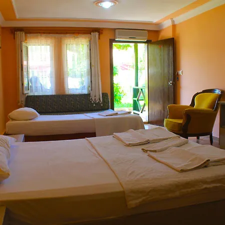 Carmina Hotel 3*