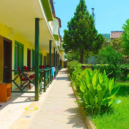 Carmina Hotel